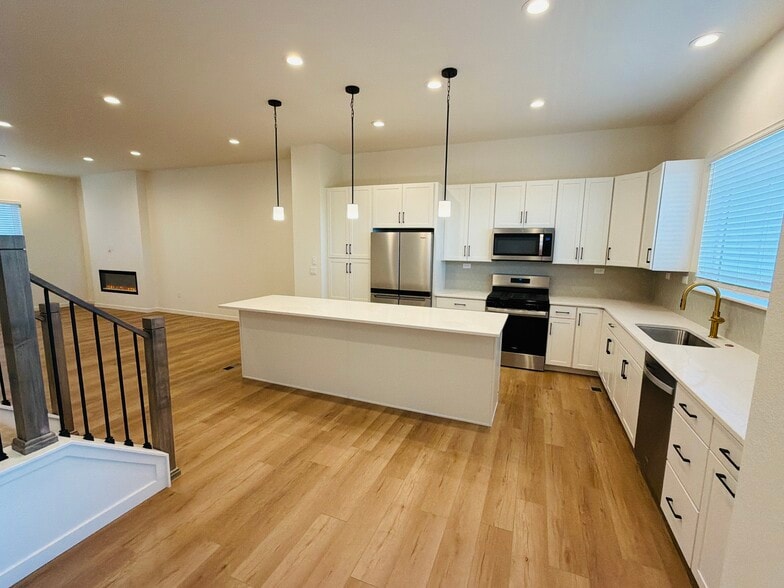 Building Photo - 7180 Clove Hitch Hts