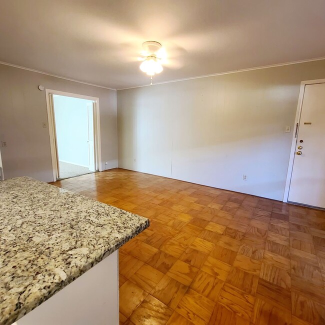 Building Photo - Spacious 2-Bedroom, 2-Bath Condo near SMU ...