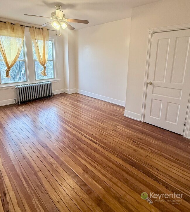 Building Photo - 16 N Rigby Ave