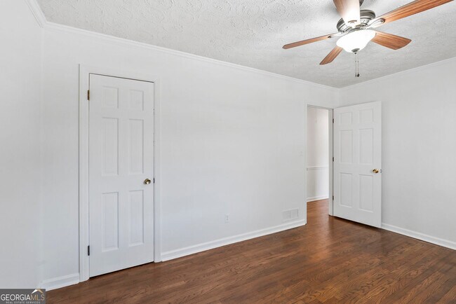 Building Photo - 4205 S Hurt Rd SW