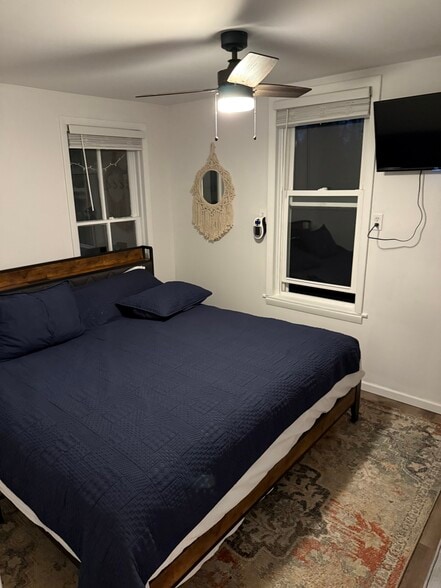 King bed in master bedroom - 514 Bridge St