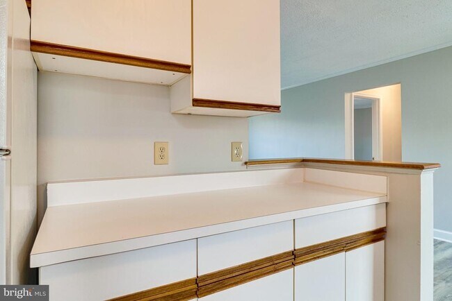 Building Photo - 1708 W Abingdon Dr