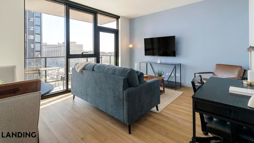 Building Photo - 513 S Damen Ave