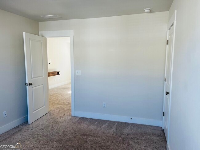 Building Photo - 371 Crestbrook Ln