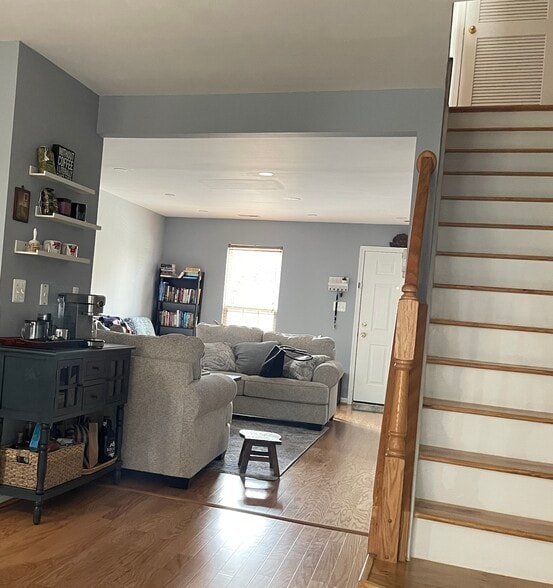 Building Photo - 43036 Demerrit St