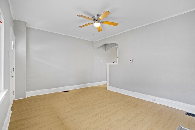 Building Photo - Renovated 3 Bed, 1 Bath Home in Hazelwood - Central AC, Convenient Location - Available Now!