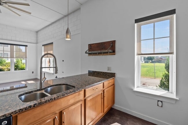 Building Photo - Oceanfront Condo – 2 Blocks from the Beach!