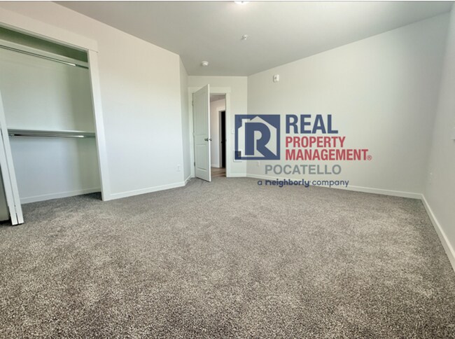 Building Photo - 5405 Park Lawn Dr
