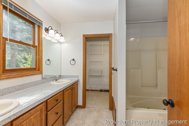 Building Photo - Spacious 4 Bedroom / 2.5 Bath Home with Byron Center Schools