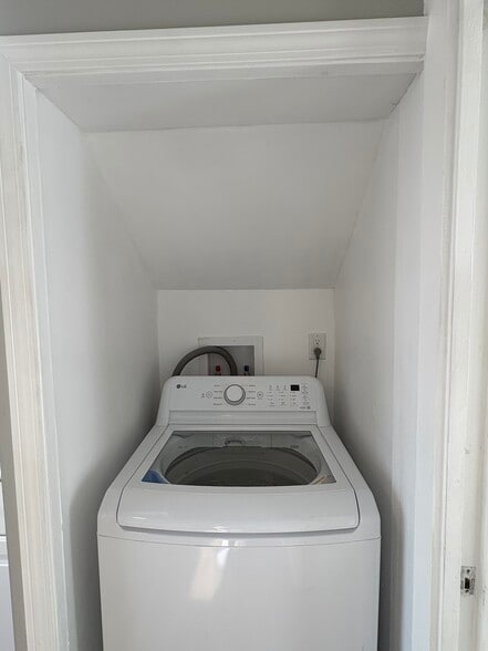 Washing Machine - 1392 Gorham St