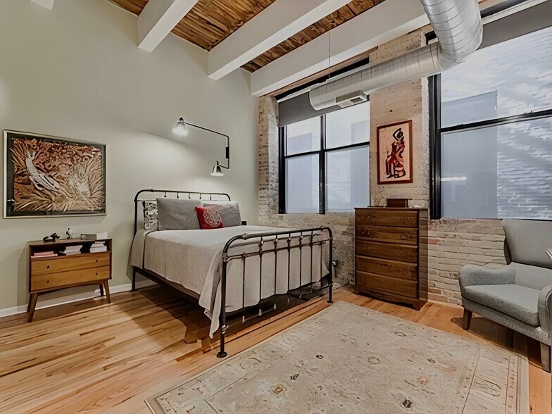 Building Photo - 312 N May St