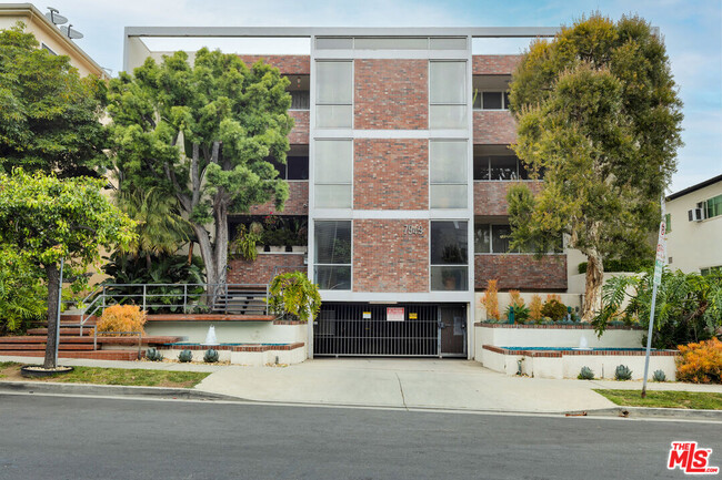 Primary Photo - 7949 Selma Ave