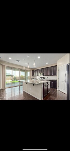 Building Photo - 1105 S 201st Dr