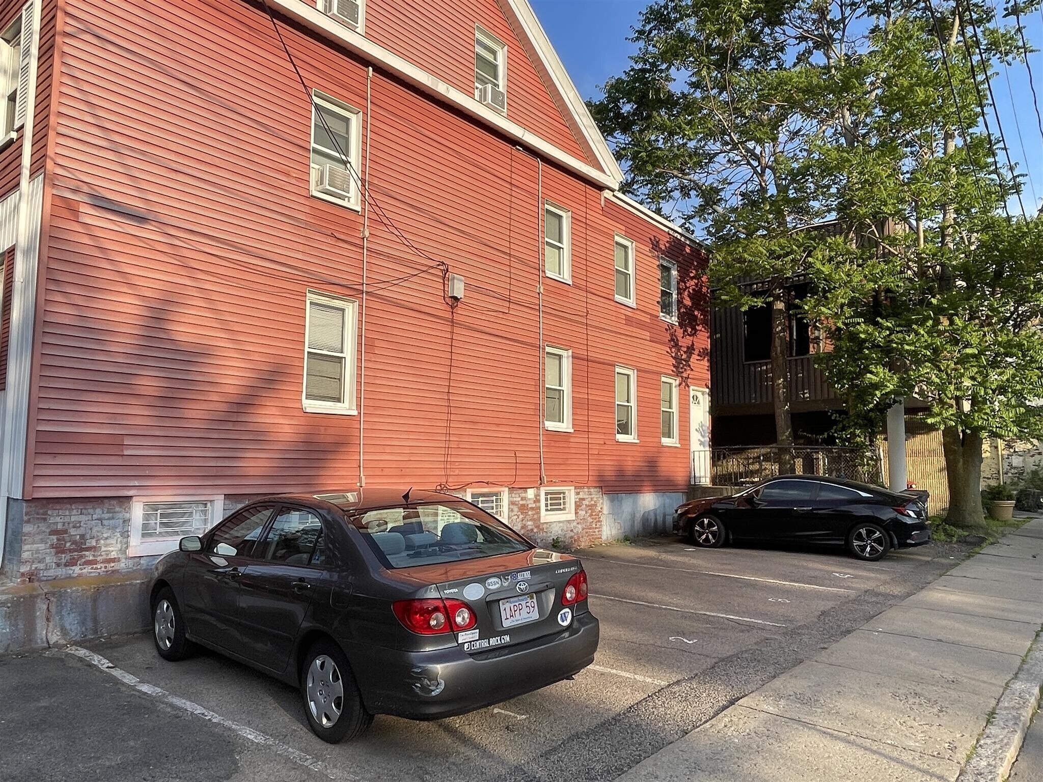 Building Photo - 70 School St