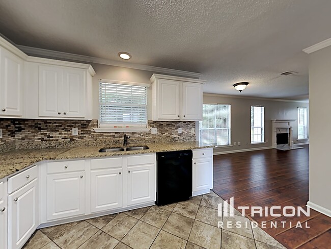 Building Photo - 404 Gresham Dr