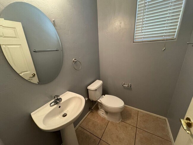 Building Photo - 467 E Calle De Ocaso