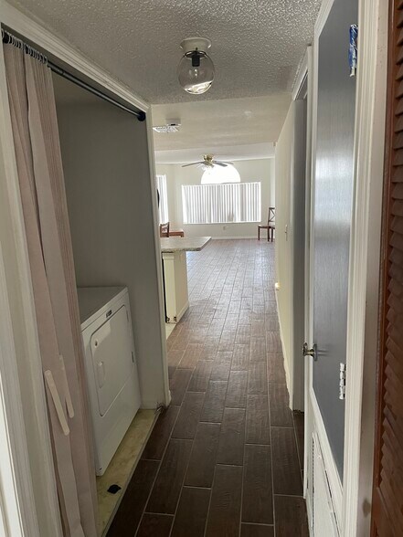 Building Photo - 2489 Sweetwater Club Cir