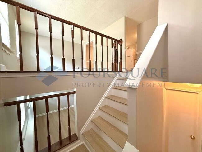 Building Photo - Cozy 4-Bed / 2-Bath Home with Main-Level Bedrooms, Large Backyard & Corner Lot , Near Shelley Lake