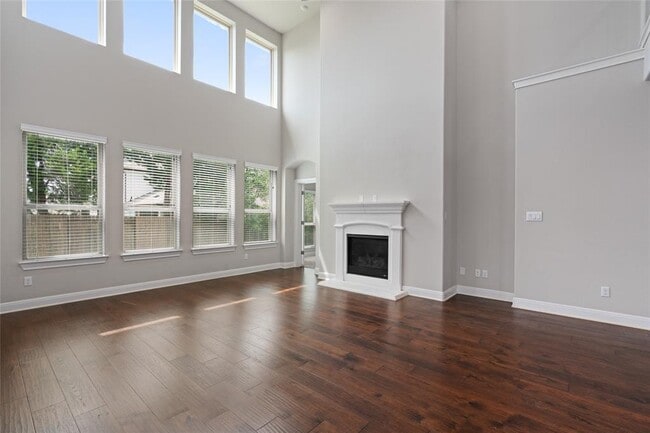 Building Photo - 15601 Cabrillo Way