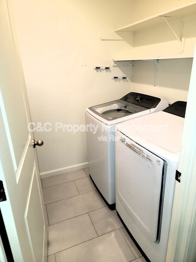Building Photo - 1366 W Butterfield Ln