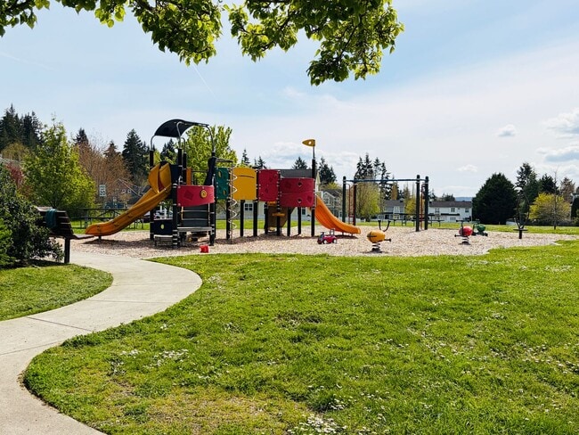 Building Photo - Historic Fort Ward Townhome on Bainbridge Island