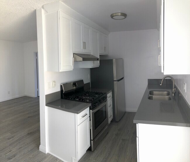 Building Photo - 3337 S Durango Ave