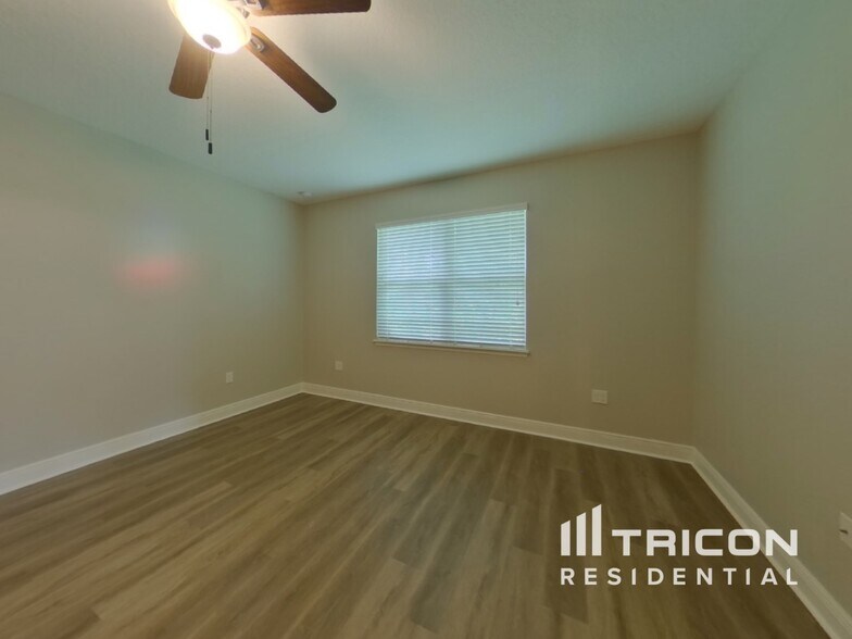 Building Photo - 463 River Square Ln
