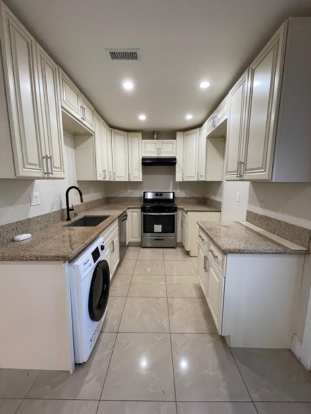 Building Photo - 19158 Schoenborn St