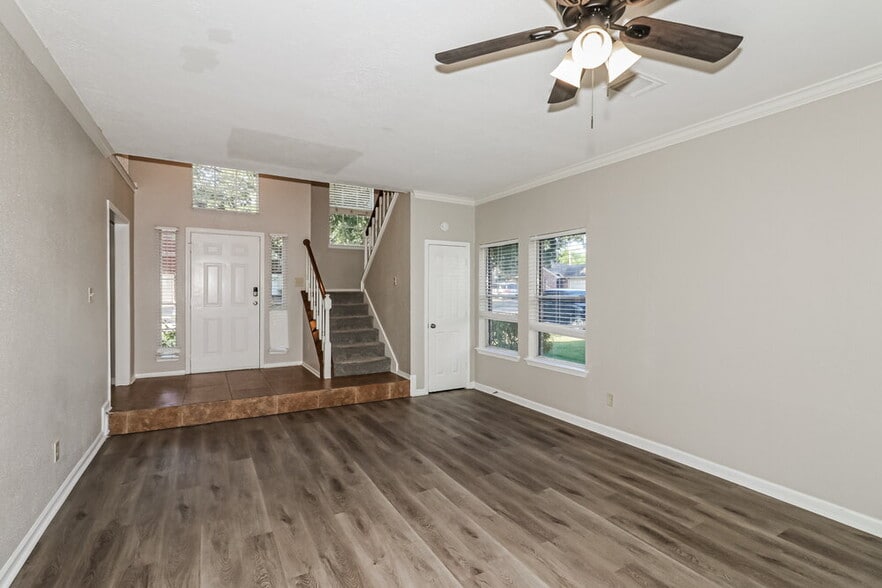 Building Photo - 15815 Spruce River Ct