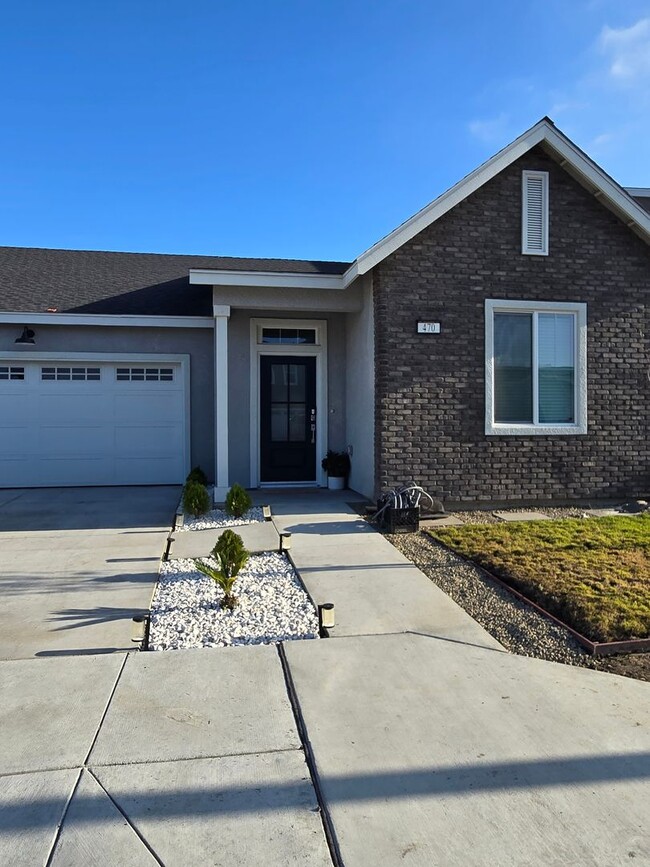 Building Photo - University Dr! Lemoore