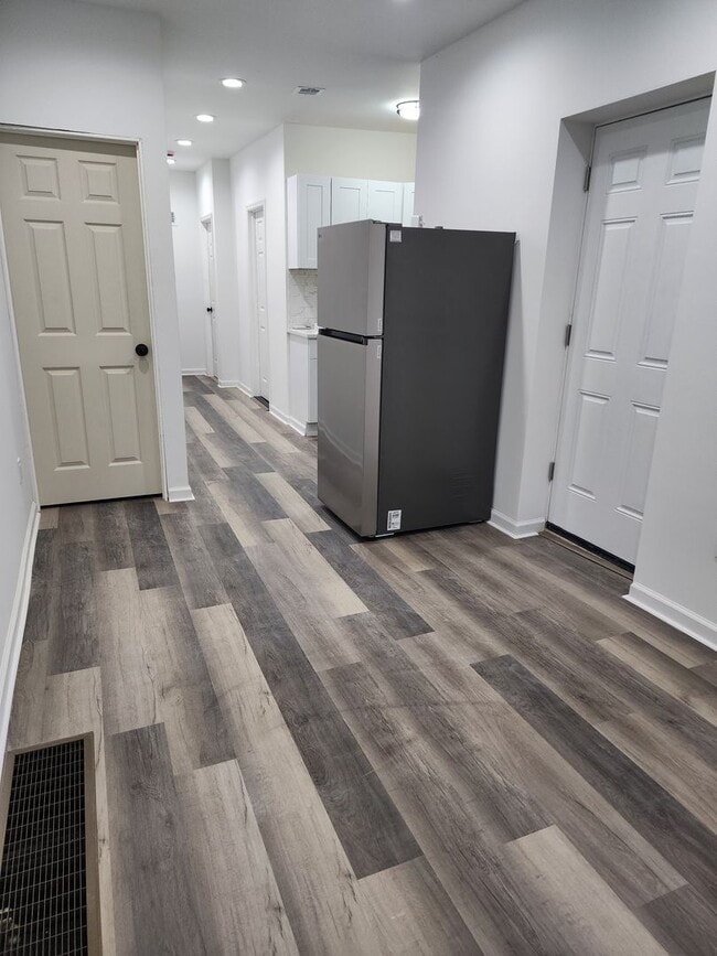 Building Photo - 5012 W Stiles St