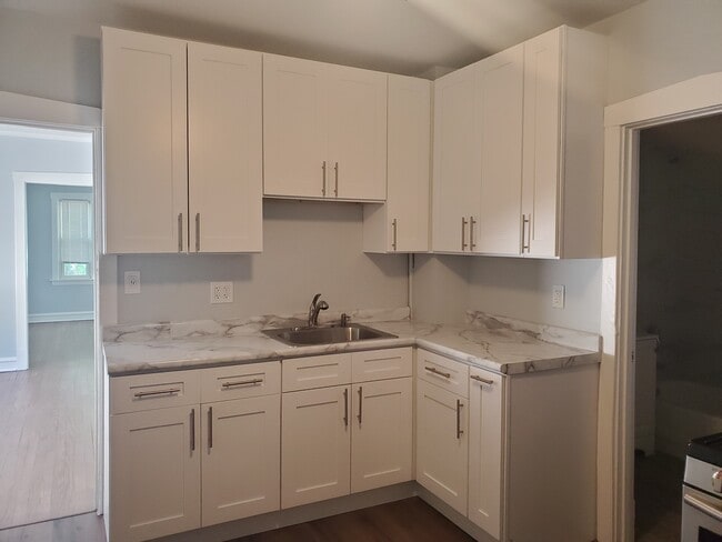 Building Photo - 5222 N Ludlam Ave