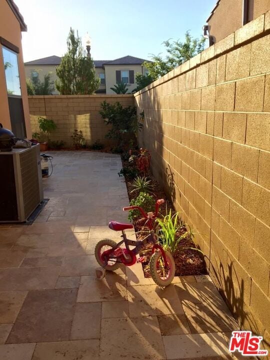 Building Photo - 51 Ivory Petal