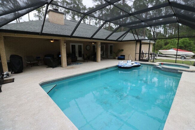 Building Photo - 909 Colonial Dr