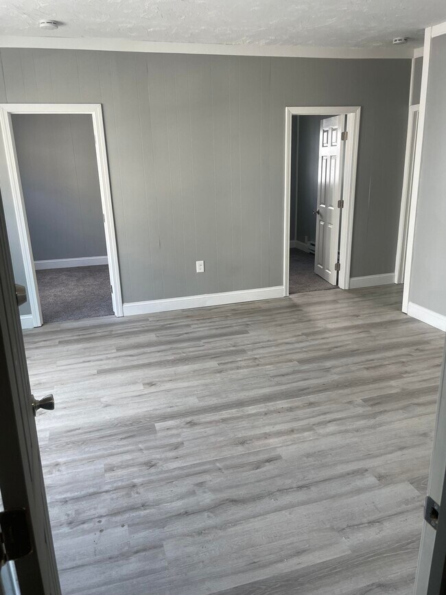 Building Photo - 17 Canonicus St