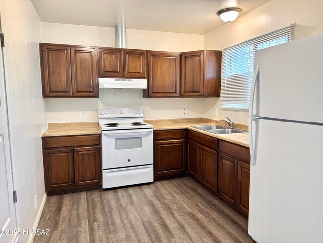 Building Photo - 3323 E Blacklidge Dr