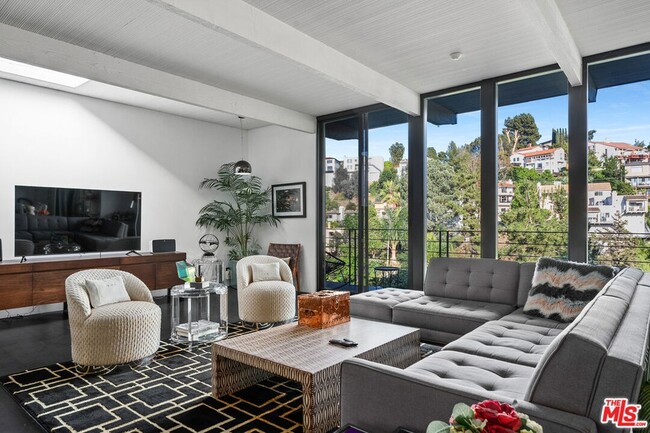 Building Photo - 2775 Rinconia Dr