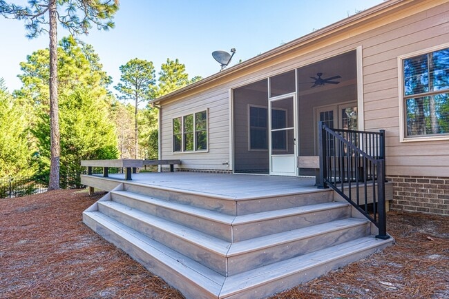 Building Photo - 100 Wiregrass Ln