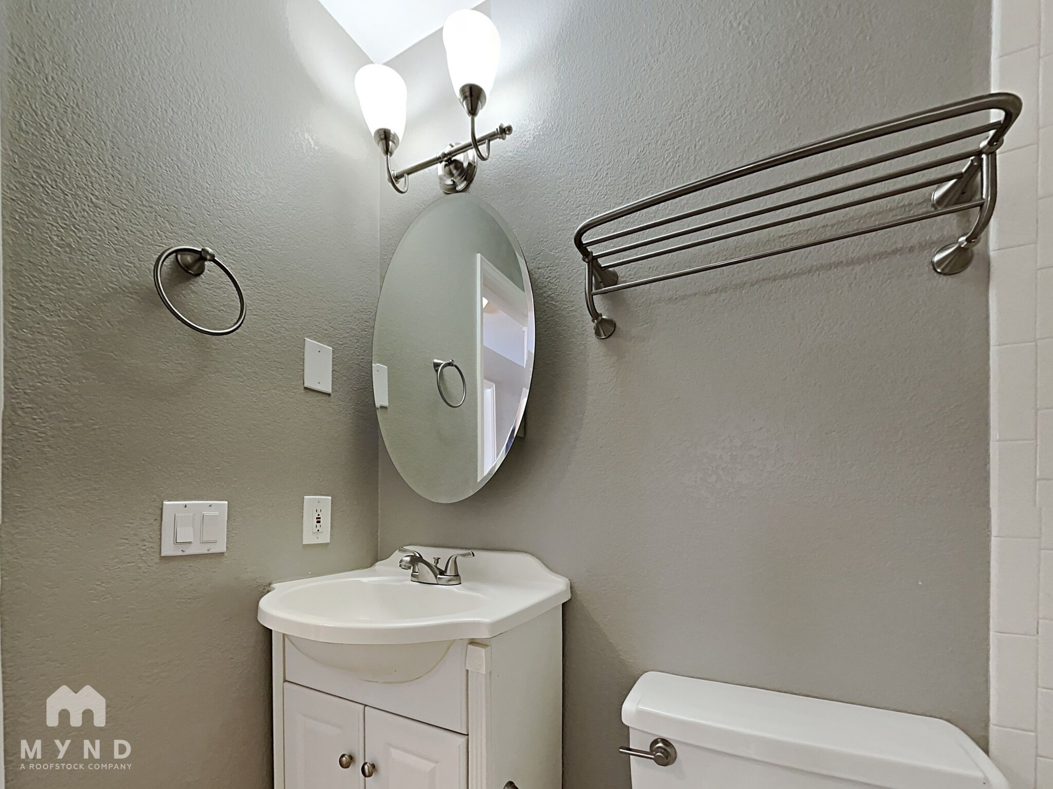 Building Photo - 7885 Barbara Ann Dr