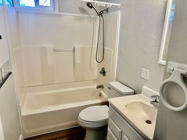 Building Photo - New on the Market!
