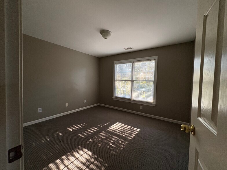 Building Photo - 1736 Brockett Rd