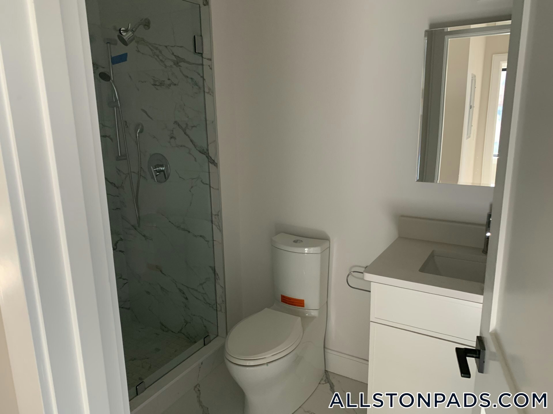 Building Photo - 157 Everett St