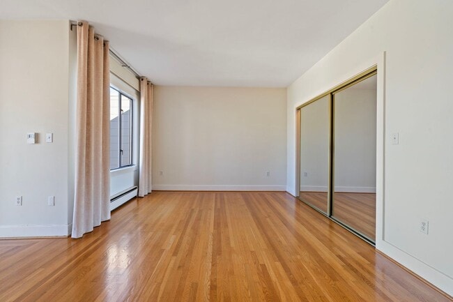 Building Photo - Eureka Valley/Castro 4 Bed + Bonus Room, 3 Bath, 2 Car Garage, City & Valley Views