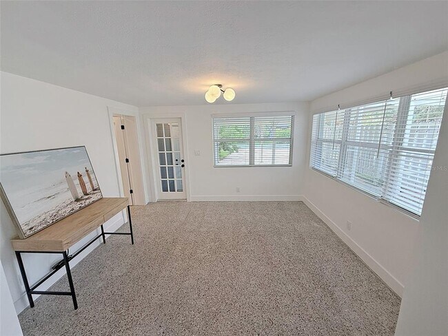 Building Photo - 3903 Belle Vista Dr E