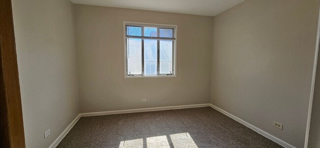 Building Photo - Beautiful Virginia Vale 4 Bedroom Split Level - New Paint, Carpet, Blinds - AVAILABLE NOW!