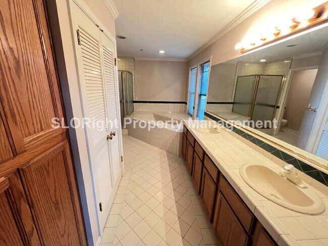 Building Photo - AVAILABLE JUNE- Condo Near Downtown SLO - 2 Bed / 2.5 Bath