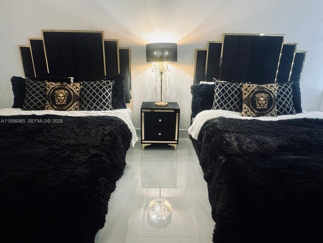 Building Photo - 100 Lincoln Rd