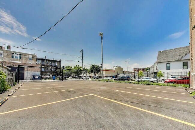 Building Photo - 2023 N Drake Ave