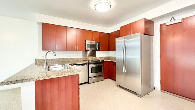 Building Photo - MOVE-IN READY 1 BED/1 BATH/1 PRKG IN 909! ...