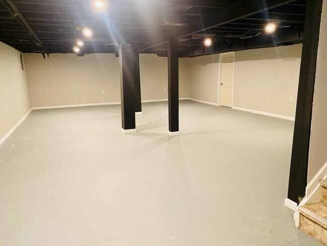 Building Photo - 43511 Hanford Rd